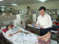 Thăm và tặng quà bệnh nhân BV Bạch Mai